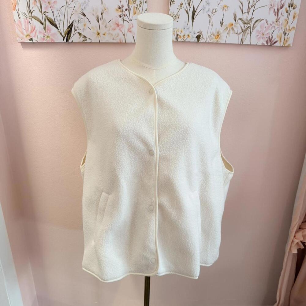 H&M Cream Sherpa Fleece Snap Front Vest XL Cozy Layering